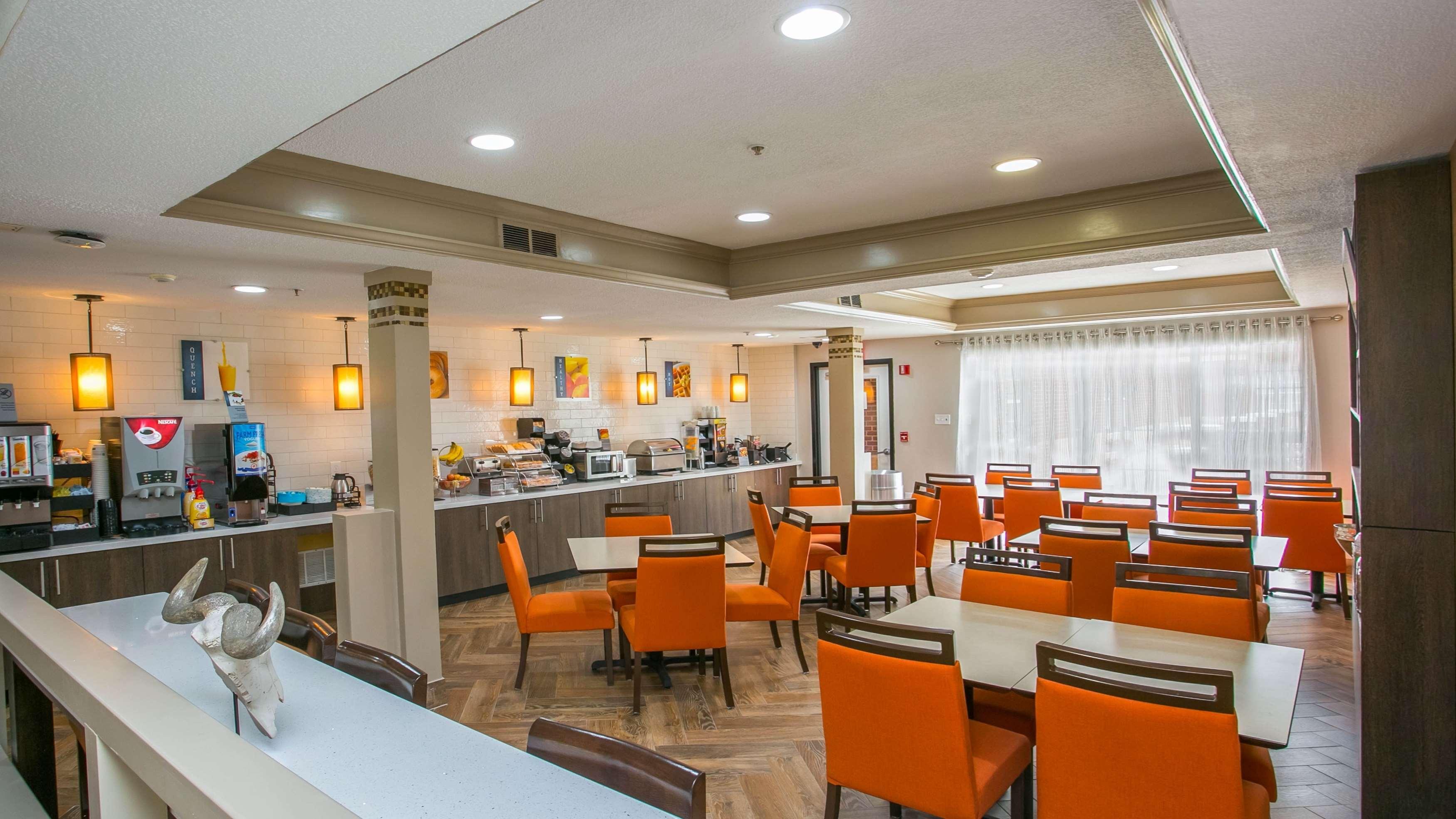 Best Western Plus Addison/Dallas Hotel Exterior photo